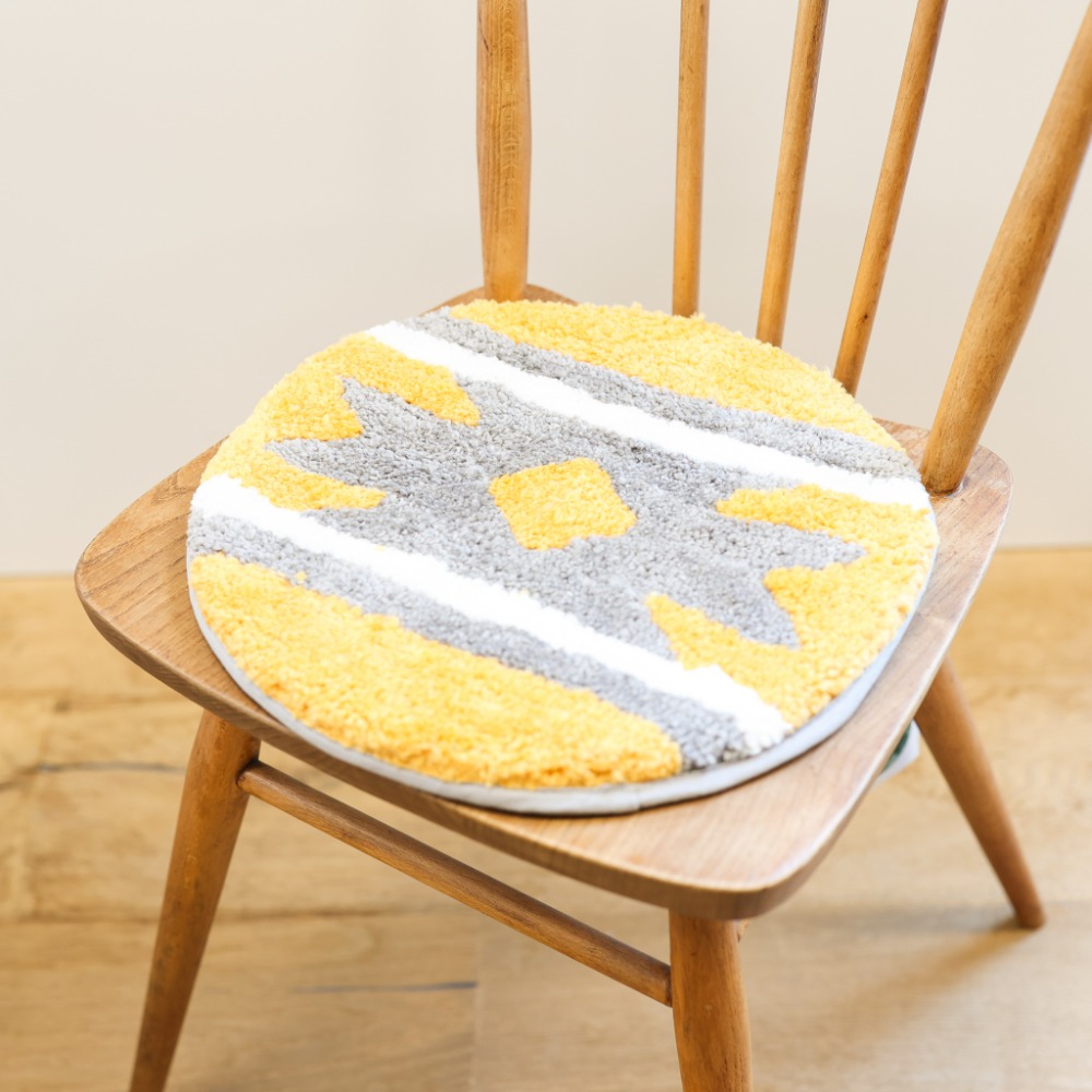 옐로 도톰한 이카트 패턴 의자 방석